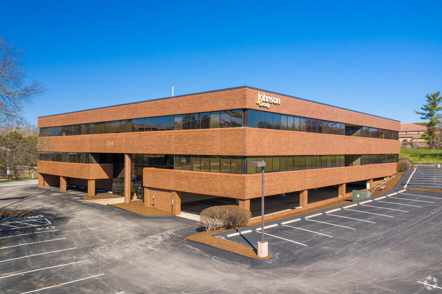 1714 Deer Track Trl, Des Peres, MO for lease - Building Photo - Image 1 of 5