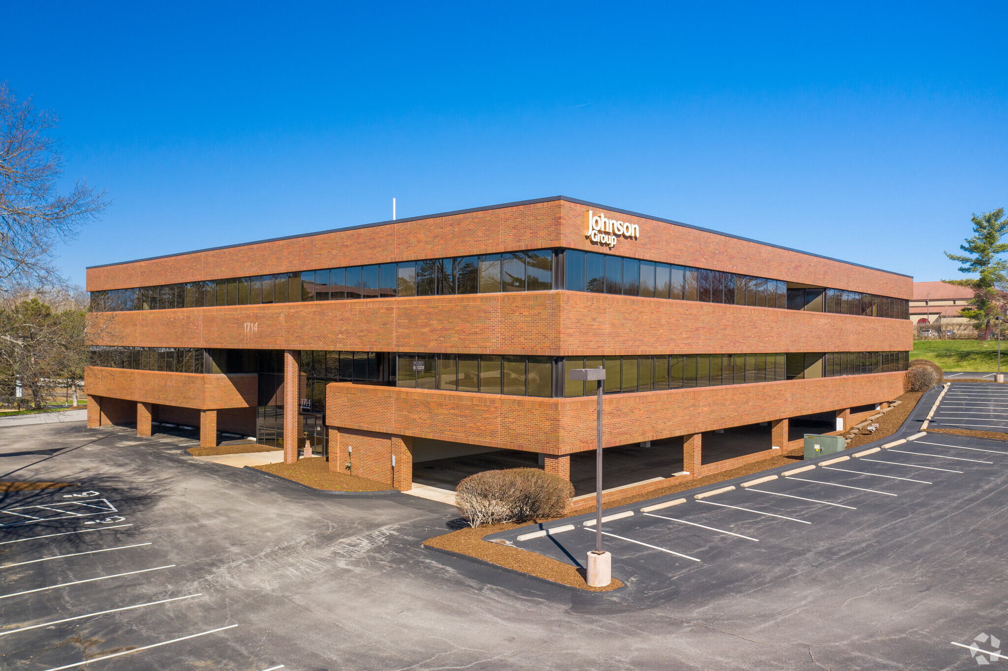 1714 Deer Track Trl, Des Peres, MO for lease Building Photo- Image 1 of 6