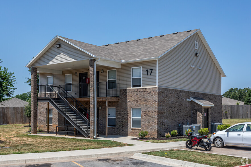 580 E Randall Wobbe Ln, Springdale, AR for sale - Primary Photo - Image 1 of 1