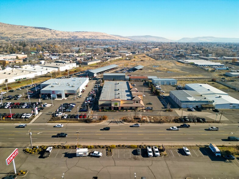 2207 Washburn Way, Klamath Falls, OR for sale - Building Photo - Image 3 of 4