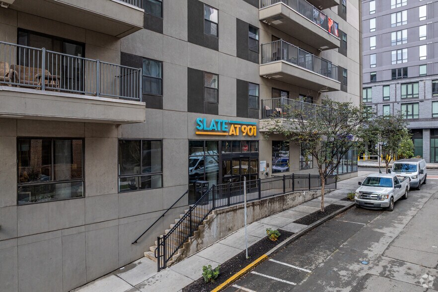 2010 Cumberland Ave, Knoxville, TN for lease - Building Photo - Image 2 of 62