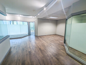 5050 N 40th St, Phoenix, AZ for lease Interior Photo- Image 2 of 8