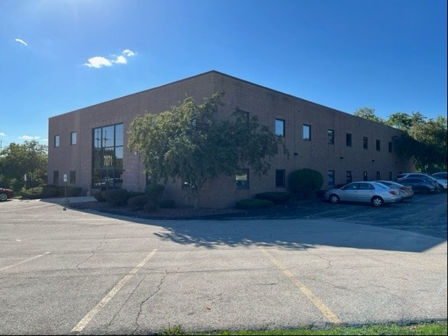 7071 S 13th St, Oak Creek, WI for lease - Primary Photo - Image 1 of 7