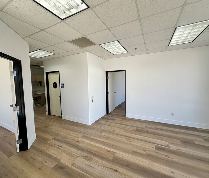 19437 Newhall St, Palm Springs, CA for sale - Building Photo - Image 3 of 5