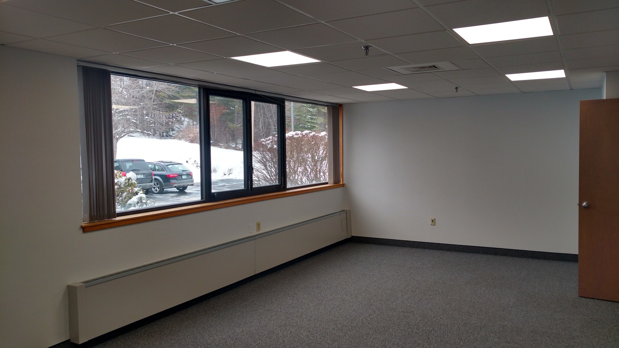 5 Industrial Way, Salem, NH 03079 Office for Lease