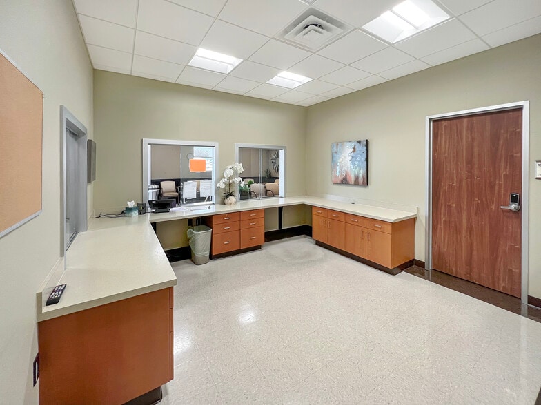 598 Cactus St, Giddings, TX for lease - Interior Photo - Image 3 of 7