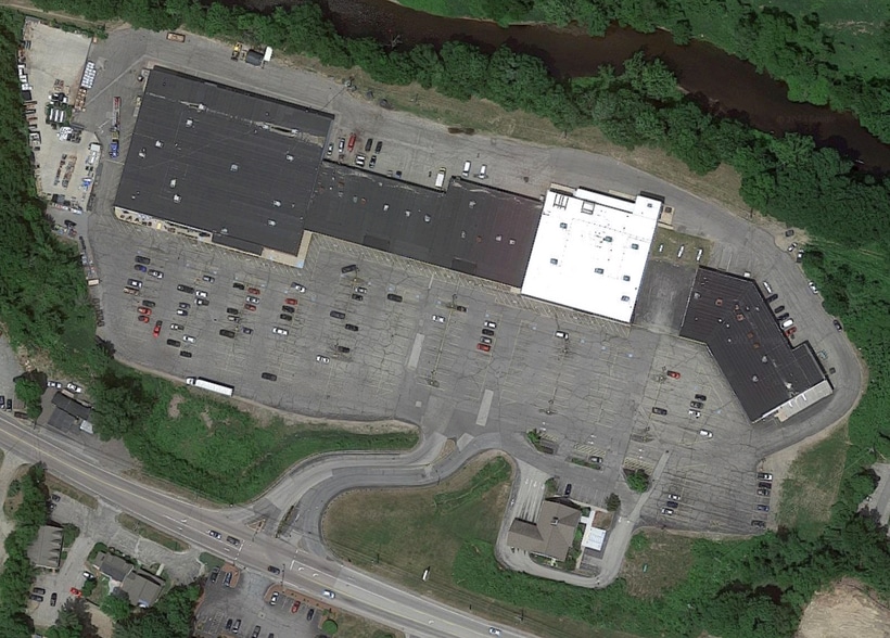 183-191 Elm St, Milford, NH for lease - Building Photo - Image 3 of 5