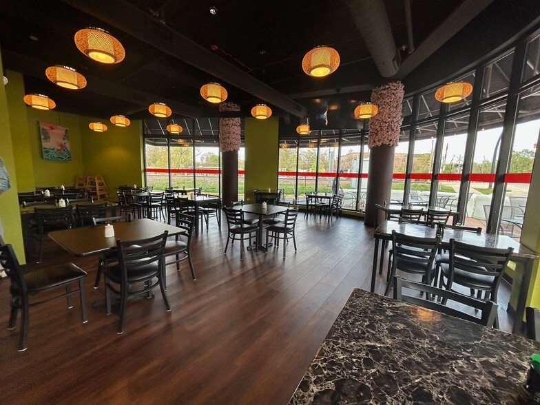 515-555 Roger Williams Ave, Highland Park, IL for lease - Interior Photo - Image 3 of 15