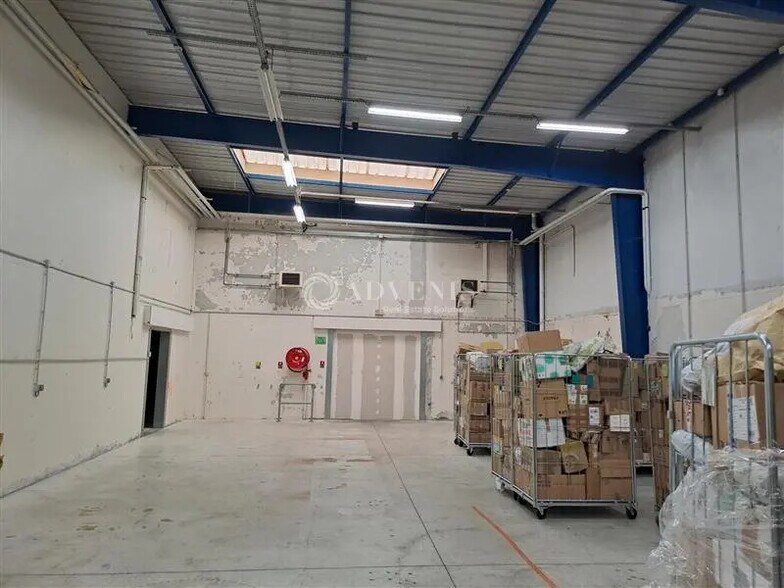 Flex in Carquefou for lease - Interior Photo - Image 3 of 4