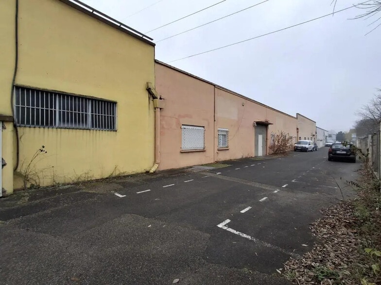 Flex in Villefranche-sur-Saône for lease - Building Photo - Image 2 of 4