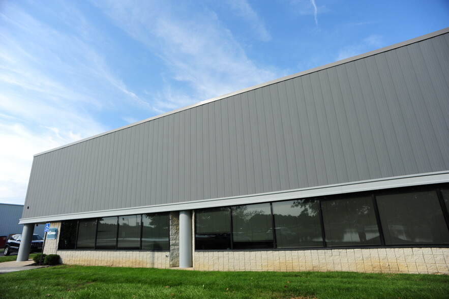 530 Lakeview Plaza Blvd, Worthington, OH for lease - Building Photo - Image 1 of 10