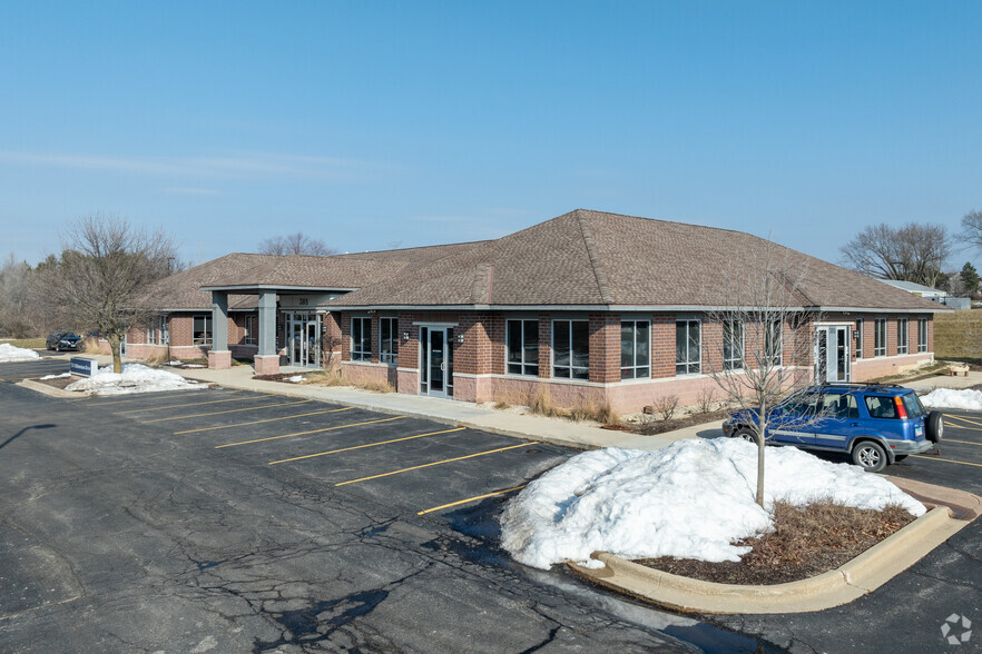 385 Millennium Dr, Crystal Lake, IL for lease - Building Photo - Image 2 of 13