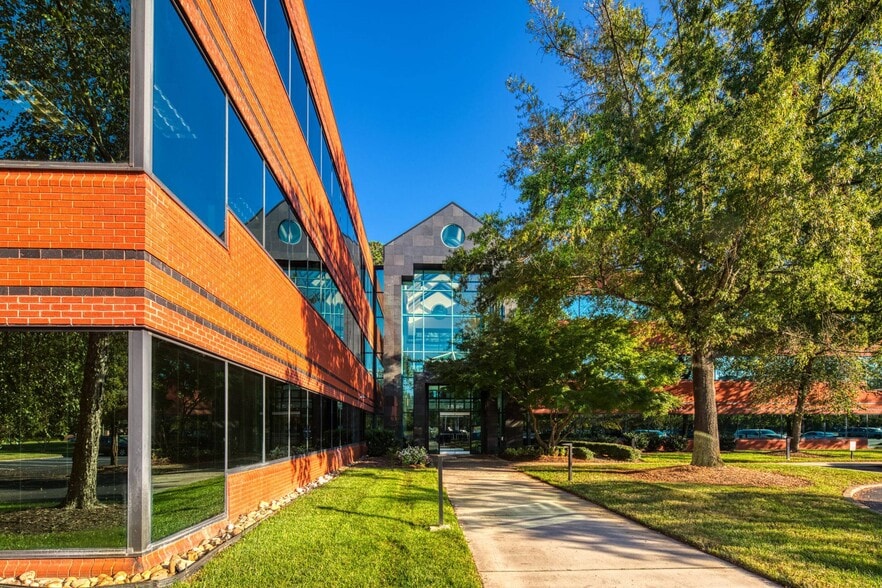 2809 S Lynnhaven Rd, Virginia Beach, VA for lease - Building Photo - Image 1 of 7