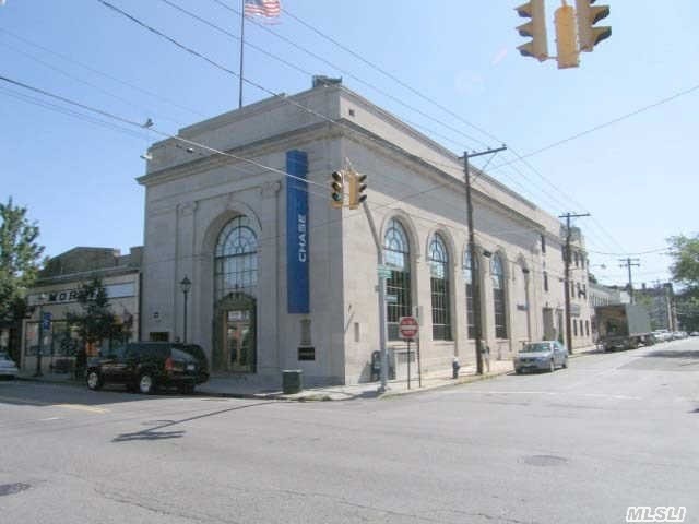 11 E Hawthorne Ave, Valley Stream, NY for lease - Building Photo - Image 3 of 8