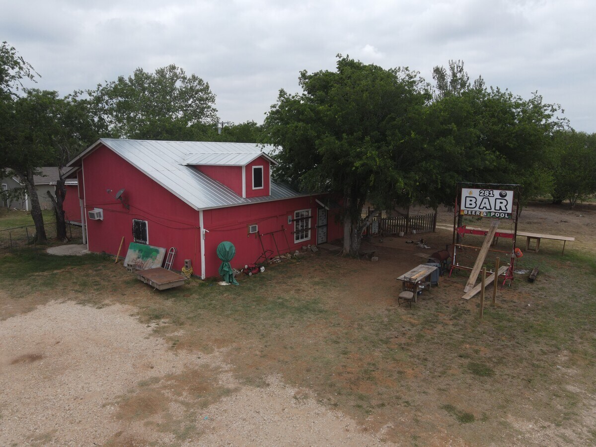 10471 N US Highway 281, Pleasanton, TX 78064