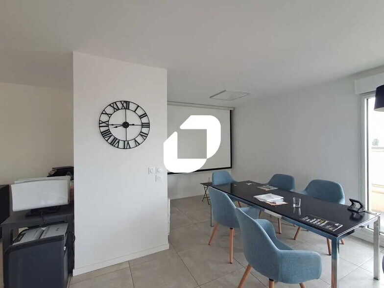 Office in Bordeaux for lease - Interior Photo - Image 3 of 7