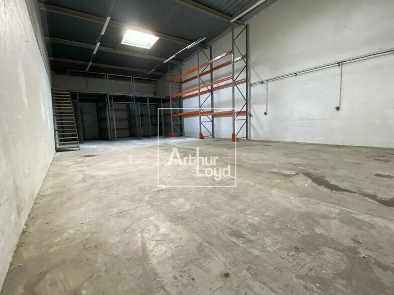 4 Route De Longjumeau, Chilly-Mazarin for lease - Building Photo - Image 2 of 6