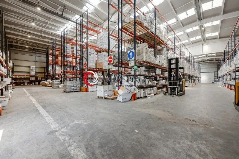Industrial in Chelles for lease - Interior Photo - Image 2 of 9