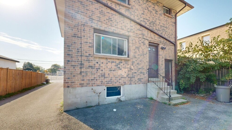 184 Simcoe St, London, ON for sale - Building Photo - Image 3 of 22