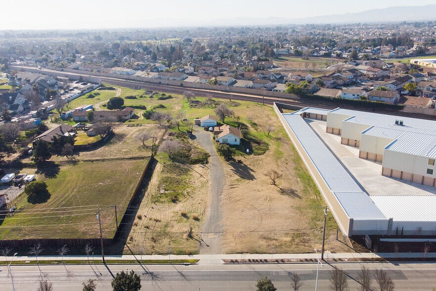 211 E Cypress Rd, Oakley, CA for sale - Building Photo - Image 1 of 1