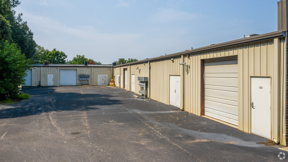 102-120 Donmoor Ct, Garner, NC for lease - Building Photo - Image 3 of 6