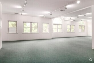 1041 Sterling Rd, Herndon, VA for lease Interior Photo- Image 1 of 5