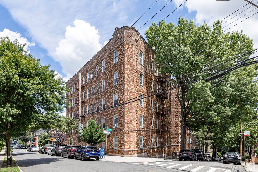 501 E 234th St, Bronx, NY for sale - Primary Photo - Image 1 of 1