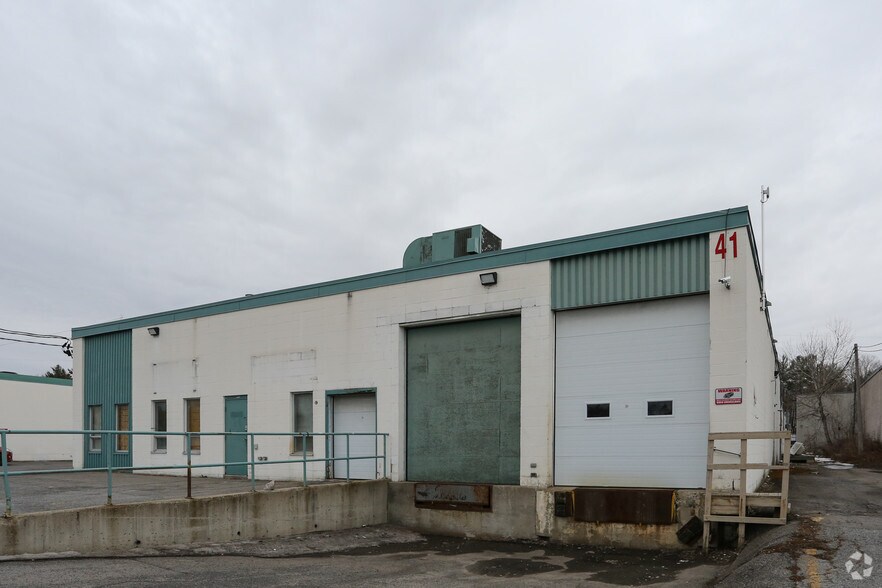 41 Grenfell Cres, Ottawa, ON K2G 0G3