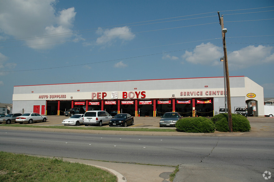 6725 Mccart Ave, Fort Worth, TX for lease - Building Photo - Image 1 of 3