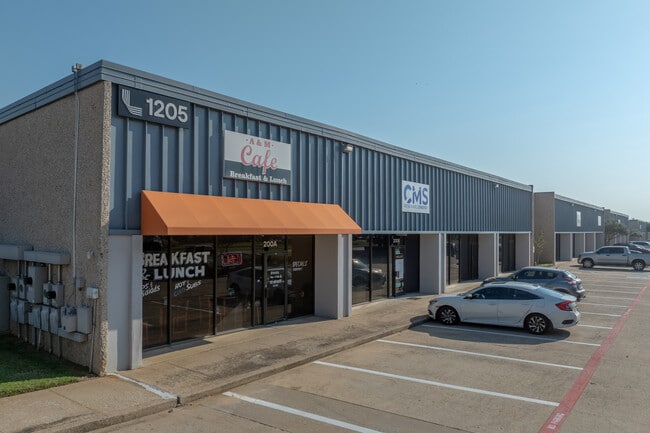 More details for 1205 W Carrier Pky, Grand Prairie, TX - Industrial for Lease