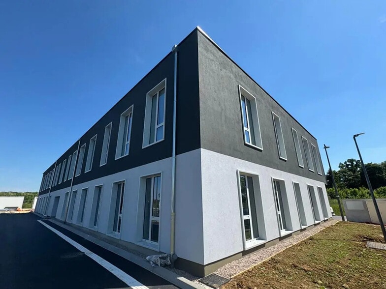 Rue Du Jardin D'écosse, Ars-Laquenexy for sale - Building Photo - Image 1 of 3