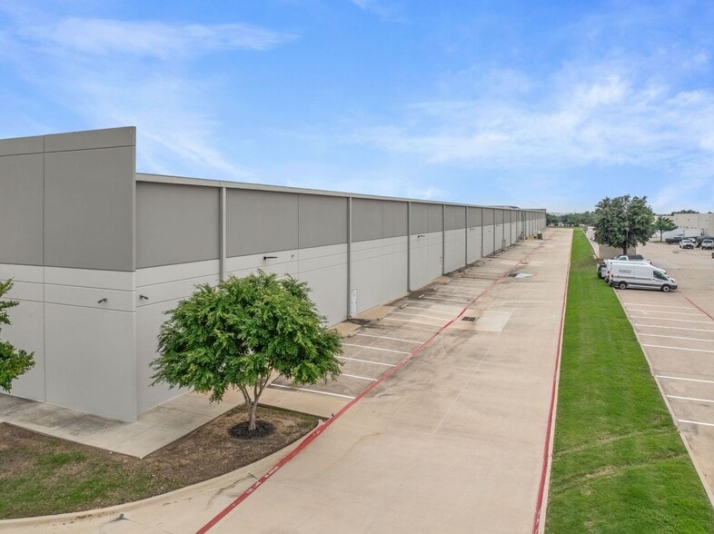 3700 W Royal Ln, Irving, TX for lease - Building Photo - Image 2 of 2