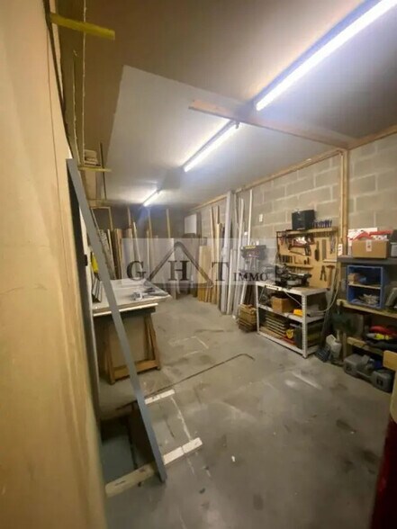 Industrial in  for sale - Interior Photo - Image 2 of 3