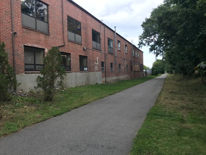 200 Dexter Ave, Watertown, MA for lease - Building Photo - Image 3 of 25