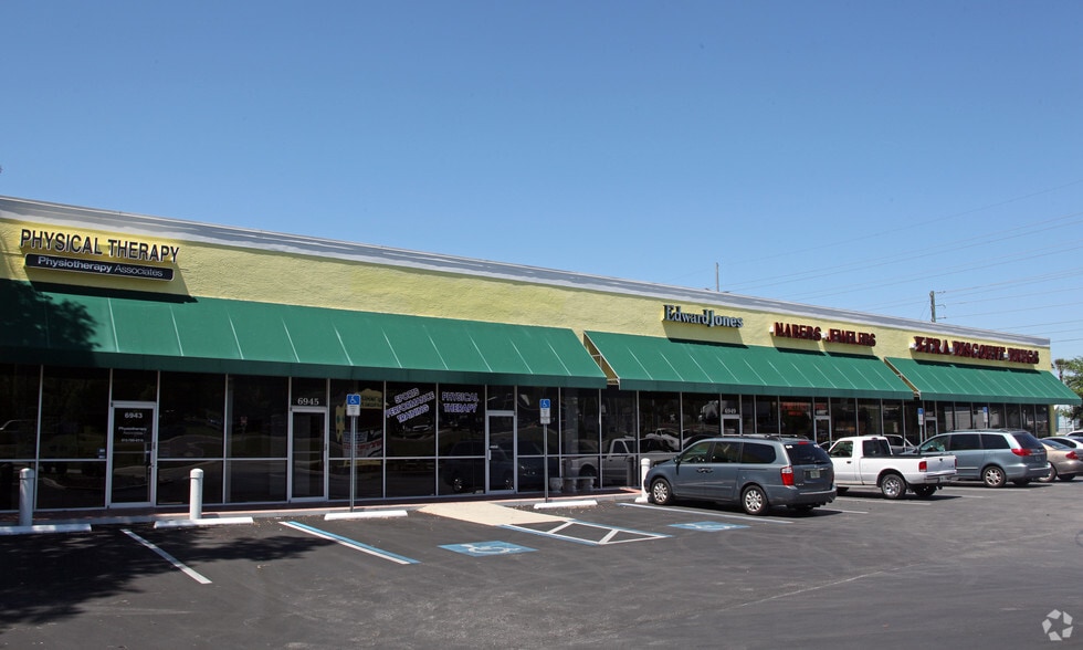 6943 Gall Blvd, Zephyrhills, FL for lease - Primary Photo - Image 3 of 6