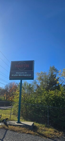 11632 Grandview Rd, Kansas City, MO for lease - Building Photo - Image 3 of 5