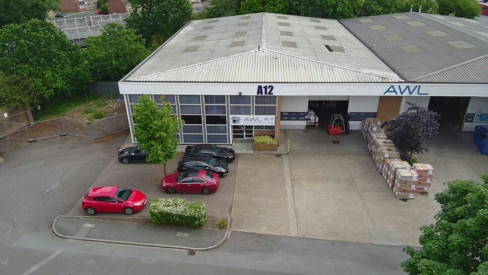 Brooklands Clos, Sunbury On Thames for lease - Building Photo - Image 2 of 11