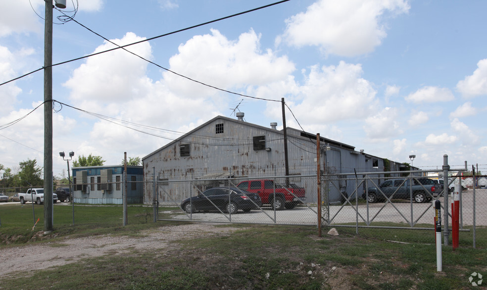 4615 Oates Rd, Houston, TX for lease - Building Photo - Image 2 of 4