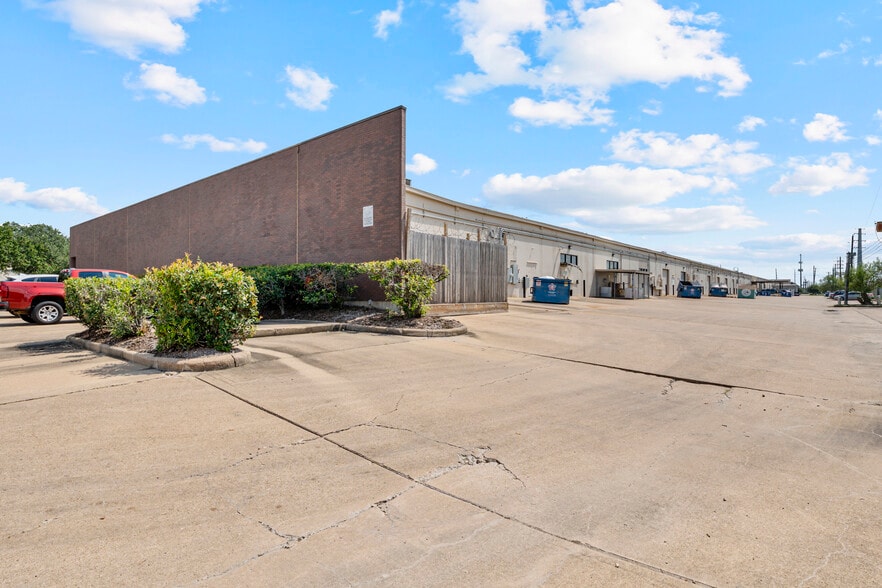 2525 W Bellfort St, Houston, TX for lease - Building Photo - Image 2 of 25