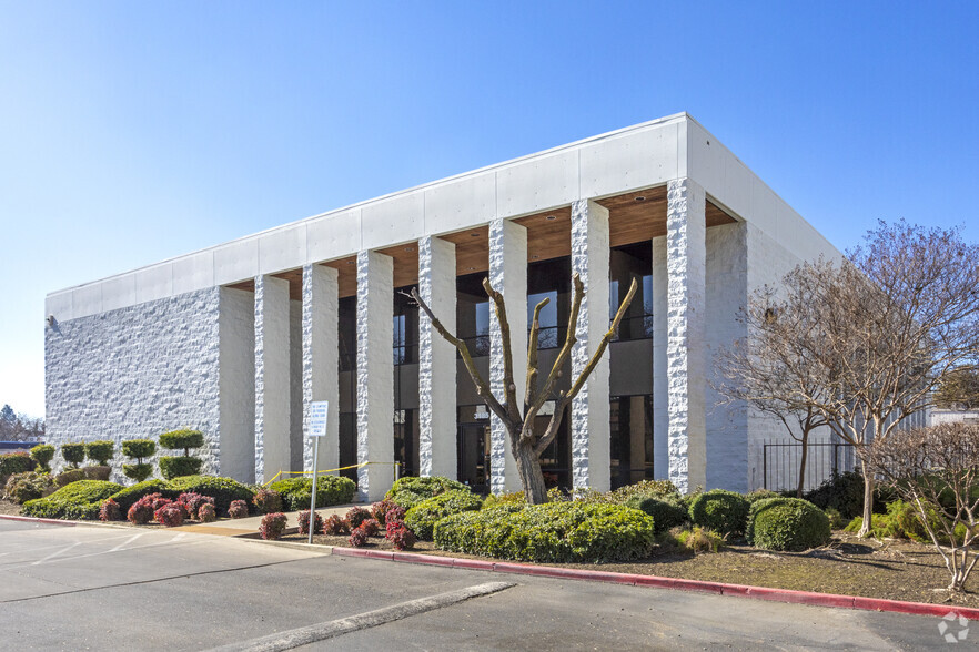 3185 M St, Merced, CA for lease - Building Photo - Image 1 of 25