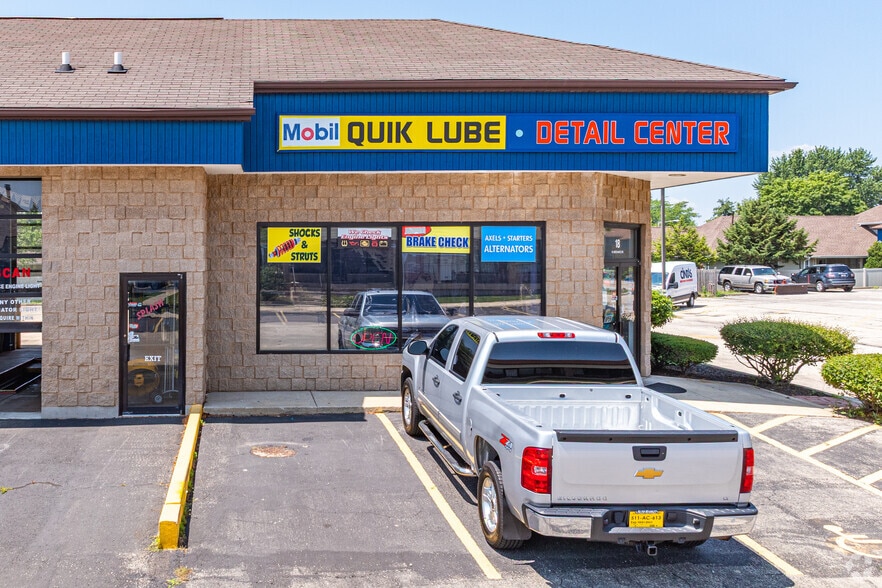 18 W Merchants Dr, Montgomery, IL for sale - Building Photo - Image 3 of 21