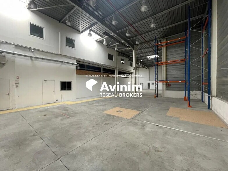 Industrial in Aix-en-Provence for lease - Interior Photo - Image 2 of 7