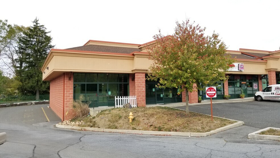 1044 Trexlertown Rd, Breinigsville, PA 18031