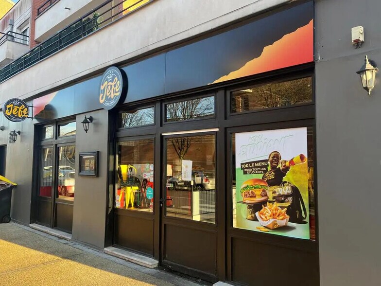 Retail in Guyancourt for sale - Building Photo - Image 3 of 4