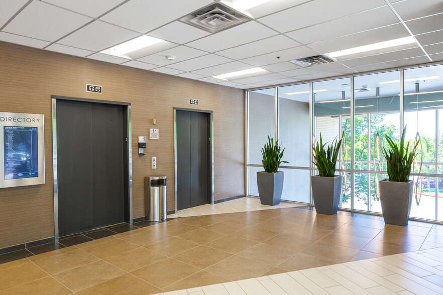 520 Medical Dr, Bountiful, UT for lease - Lobby - Image 3 of 8