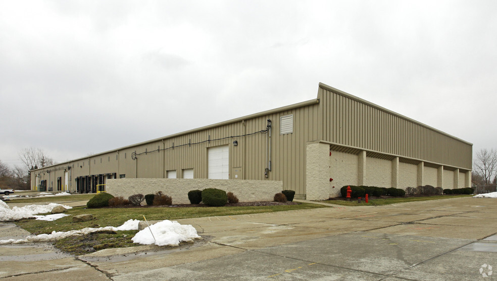 4517-4521 Industrial Pky, Cleveland, OH for lease - Primary Photo - Image 1 of 4