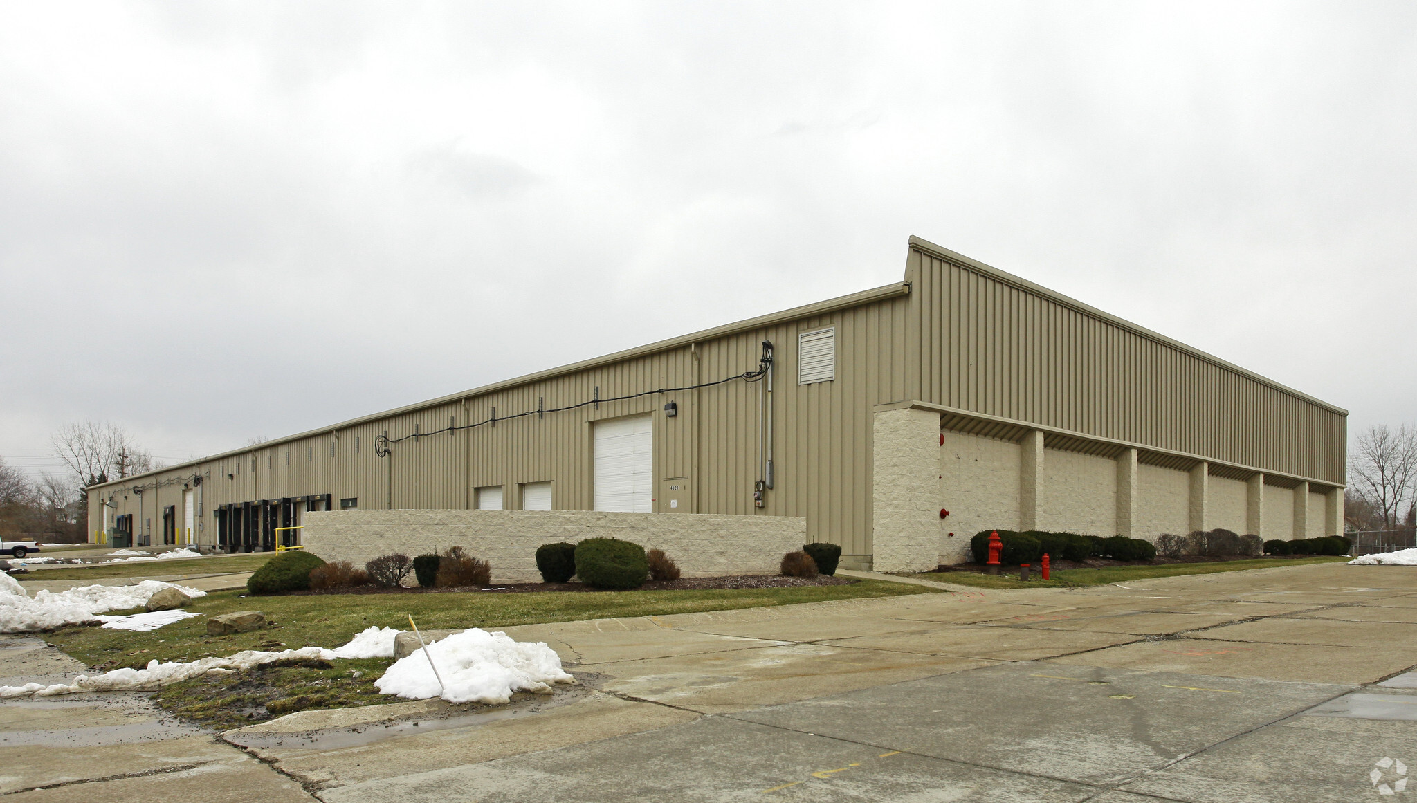 4517-4521 Industrial Pky, Cleveland, OH for lease Primary Photo- Image 1 of 5