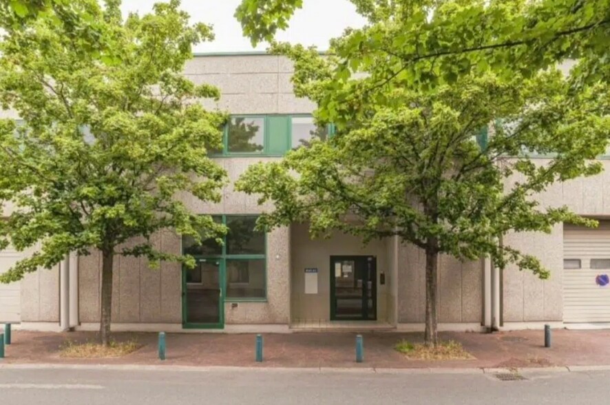 Office in Gennevilliers for lease - Primary Photo - Image 1 of 3