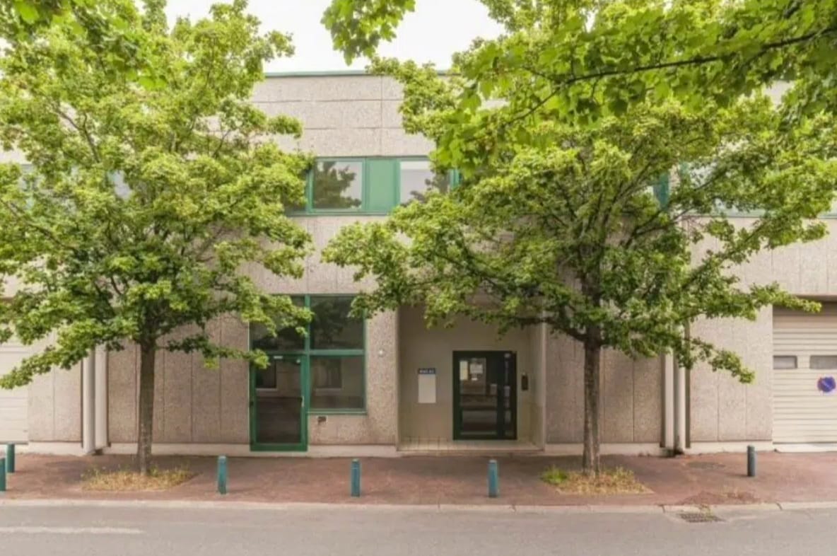 Office in Gennevilliers for lease Primary Photo- Image 1 of 4