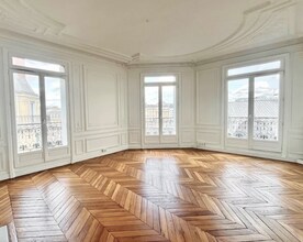 Office in Paris for lease Interior Photo- Image 2 of 4